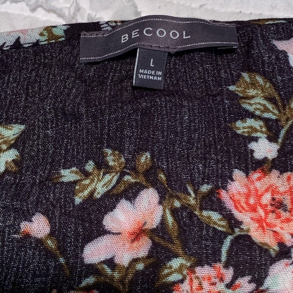 Floral Off Shoulder Blouse - Size Large (bin2) - Picture 5 of 5